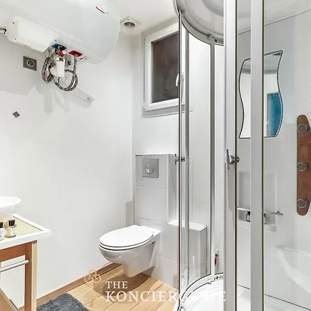 Pied A Terre Proche De Odeon Parigi