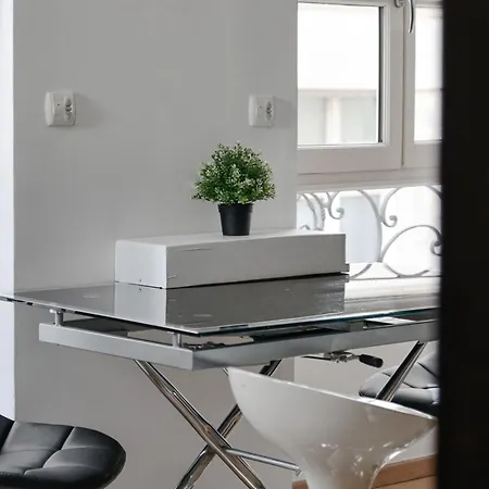 Pied A Terre Proche De Odeon * Parigi